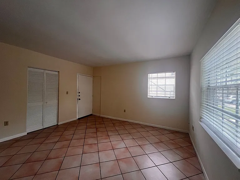 504 Santander Ave — Photo 7