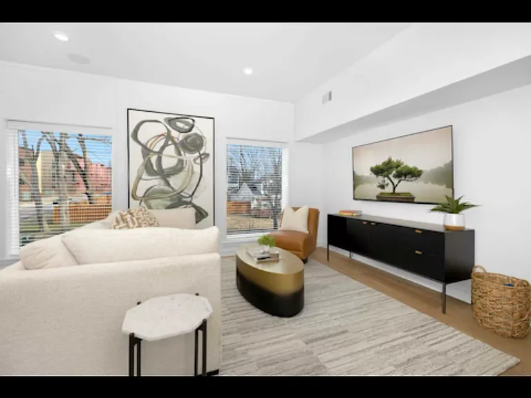 406 SE G St — Photo 5