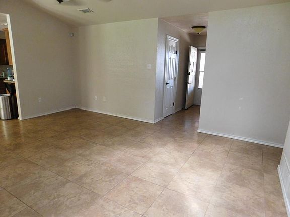 5th image of 2815 Veterans Ave