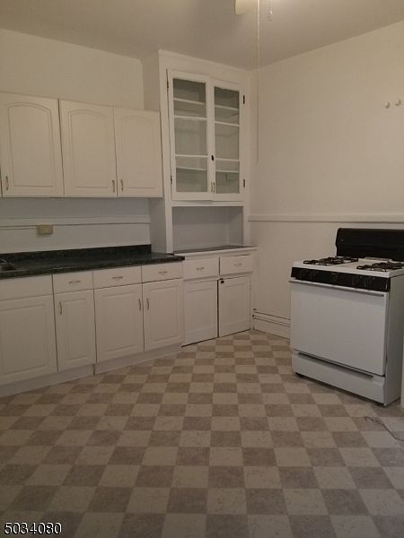 1st image of 325 Bloomfield Ave APT B