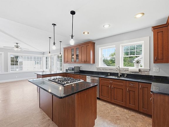5th image of 117 Cook Ln