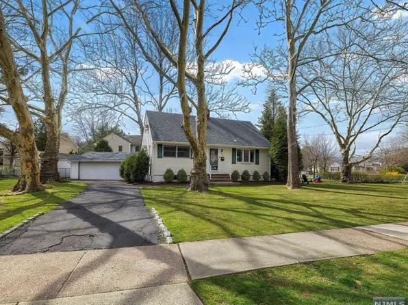 736 Newcomb Rd, Ridgewood, NJ 07450