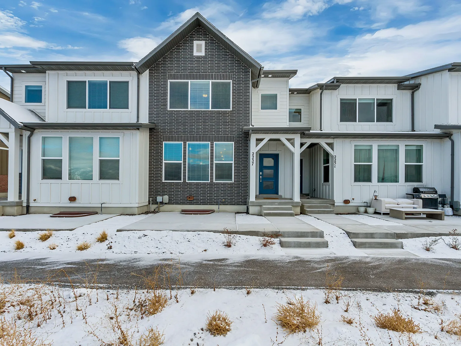 3 bed, 2.5 bath, 1951 sqft, $2,950 — Photo 1