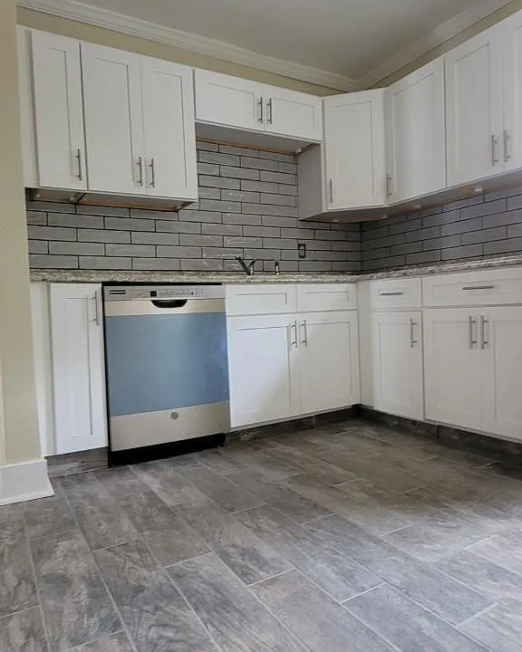 292 Robinson St #2