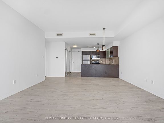 5th image of 38 Grenville St #4404