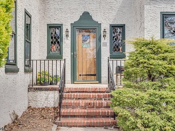 2nd image of 55 Luddington Rd