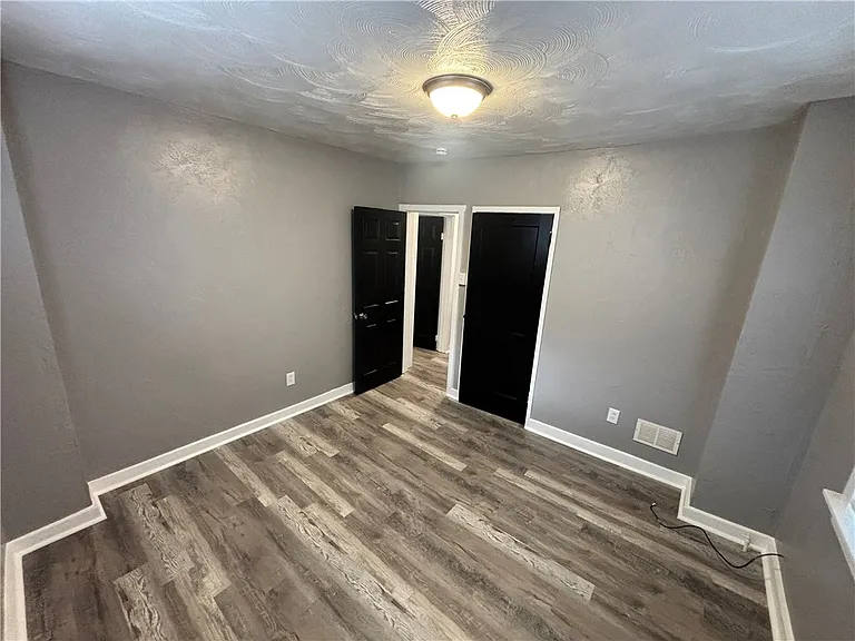 327 Mathews Ave — Photo 11