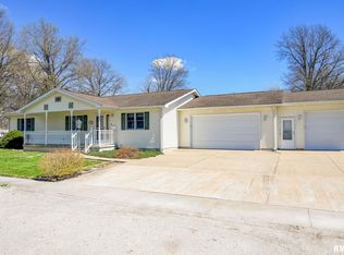 700 E Esther St, Taylorville, IL 62568