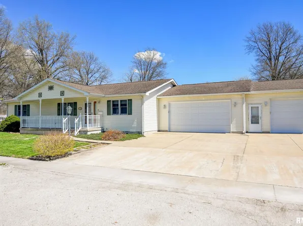 700 E Esther St, Taylorville, IL 62568