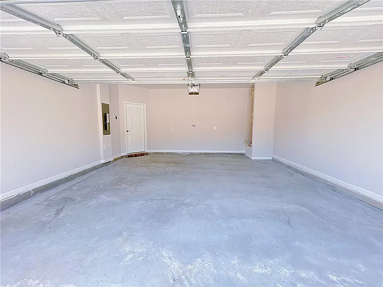 2586 Mills Commons Dr — Photo 25