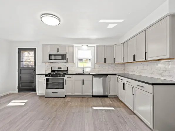 824 E 10th Ave, Homestead, PA 15120
