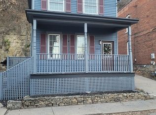 109 Saint Marys St, Dubuque, IA 52001