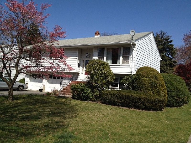 2nd image of 223 Ramapo Ave