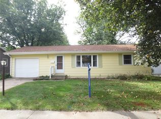 945 Alpine Rd, Marion, IA 52302