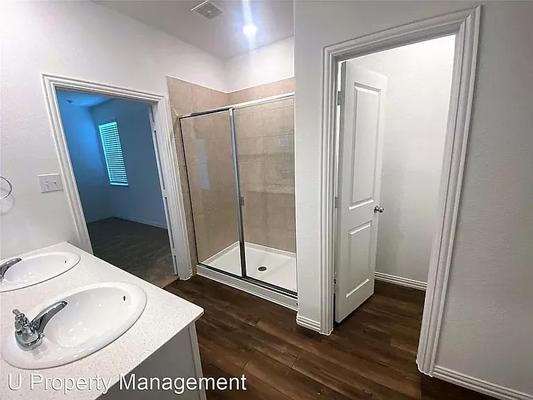 624 Fitzroy Ln — Photo 10