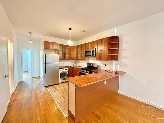 5th image of 1239A Putnam Ave #3