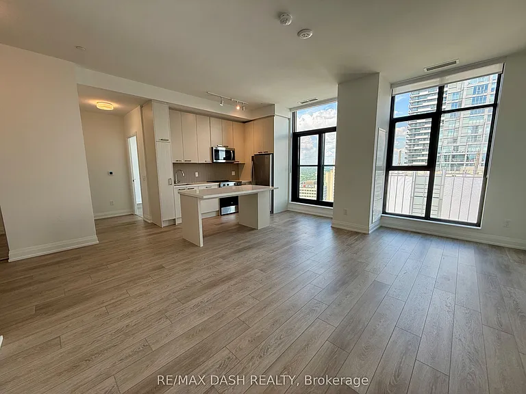 20 Soudan Ave #Penthouse 06 — Photo 5
