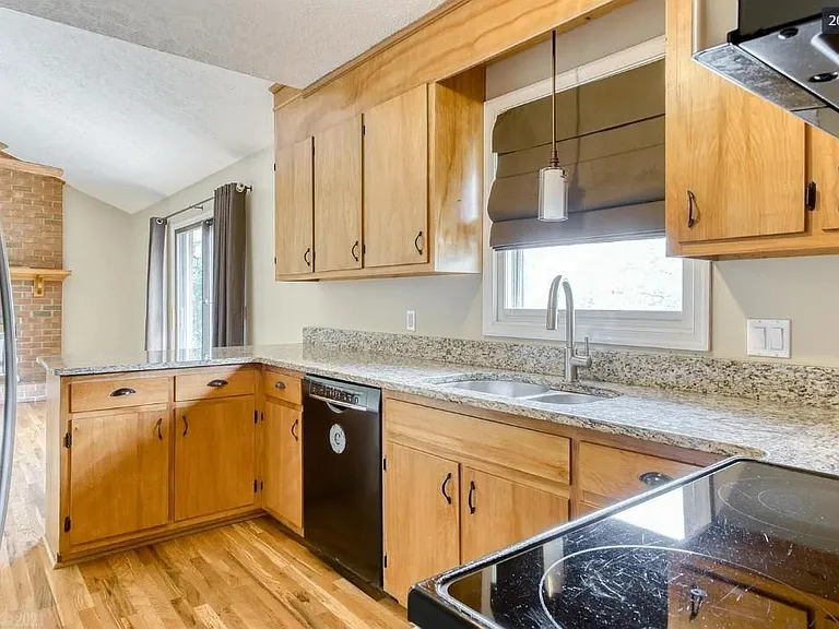 900 Broce Dr — Photo 16