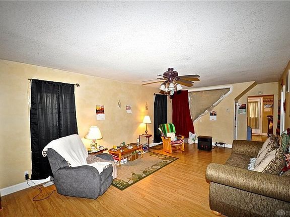 5th image of 526 Echo St