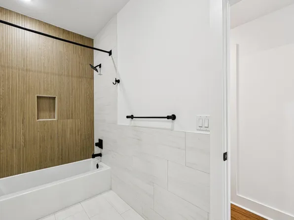 1003 Summit Avenue image 15 of 32