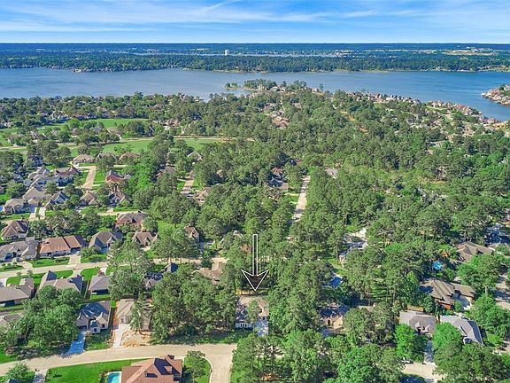 Located in the beautiful gated golf community of Bentwater just off of Lake Conroe. This subdivision offers 24 hour manned gate access, boat launch, yacht club, marina, three 18-hole golf courses, tennis, fitness center, and parks. MISD schools!