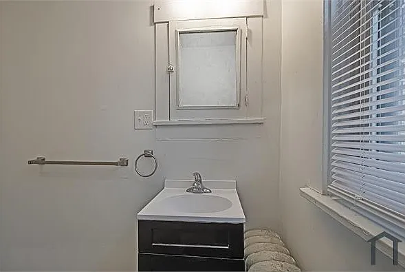 1423 Brownsville Rd #1 — Photo 9