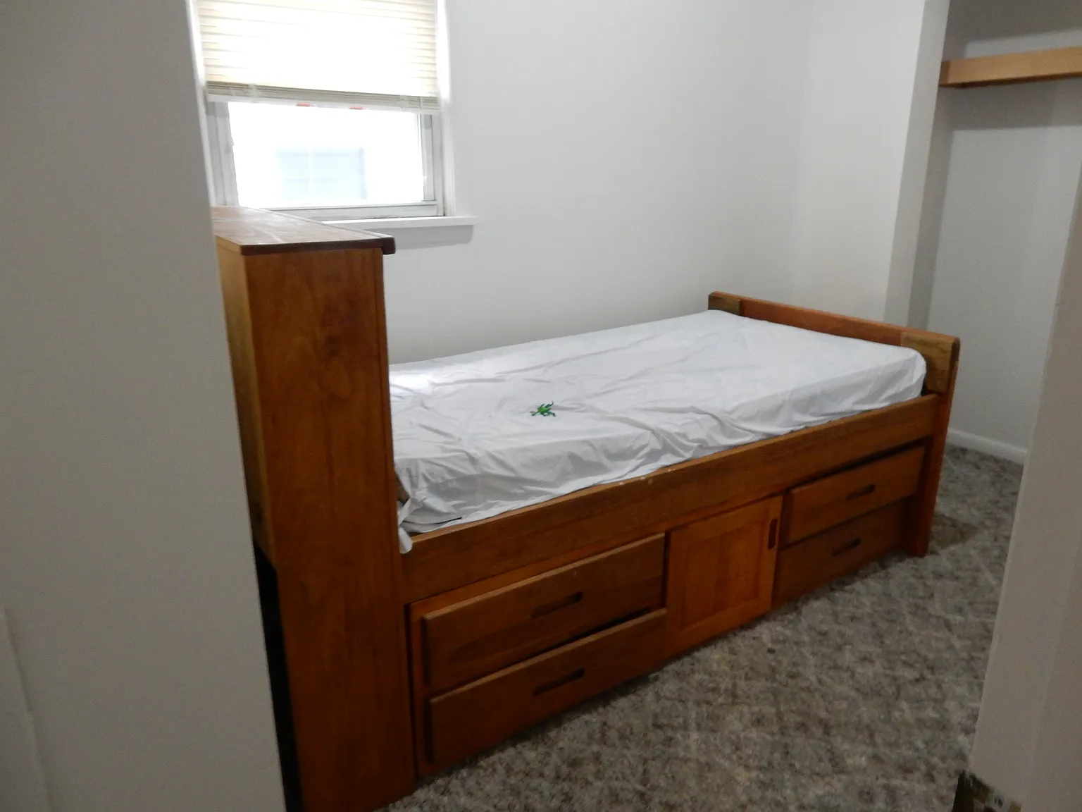 4 bed, 1.0 bath, $940 — Photo 4