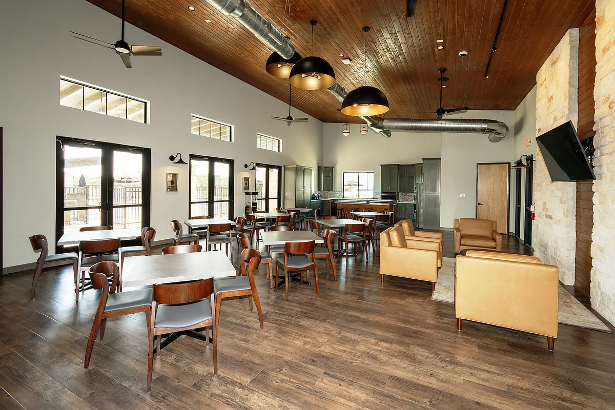 Building Photo - Creeks Crossing