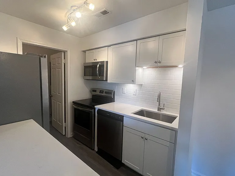 1129 W Main St — Photo 5