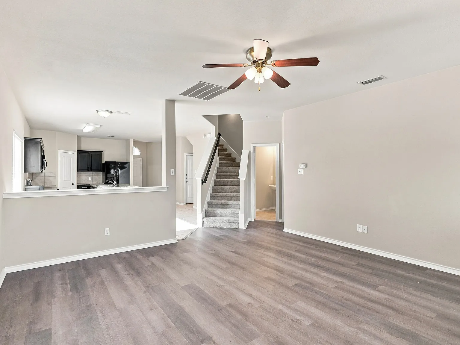 5 bed, 3.5 bath, 2246 sqft, $2,400 — Photo 3