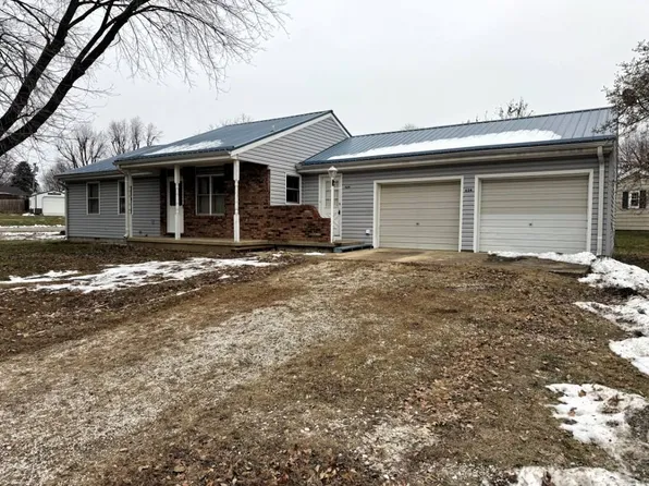 624 Cherry St, Pittsfield, IL 62363