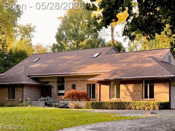 2610 Vanel Ct, West Bloomfield, MI 48324