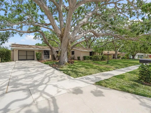 2815 Mayflower St, Sarasota, FL 34231