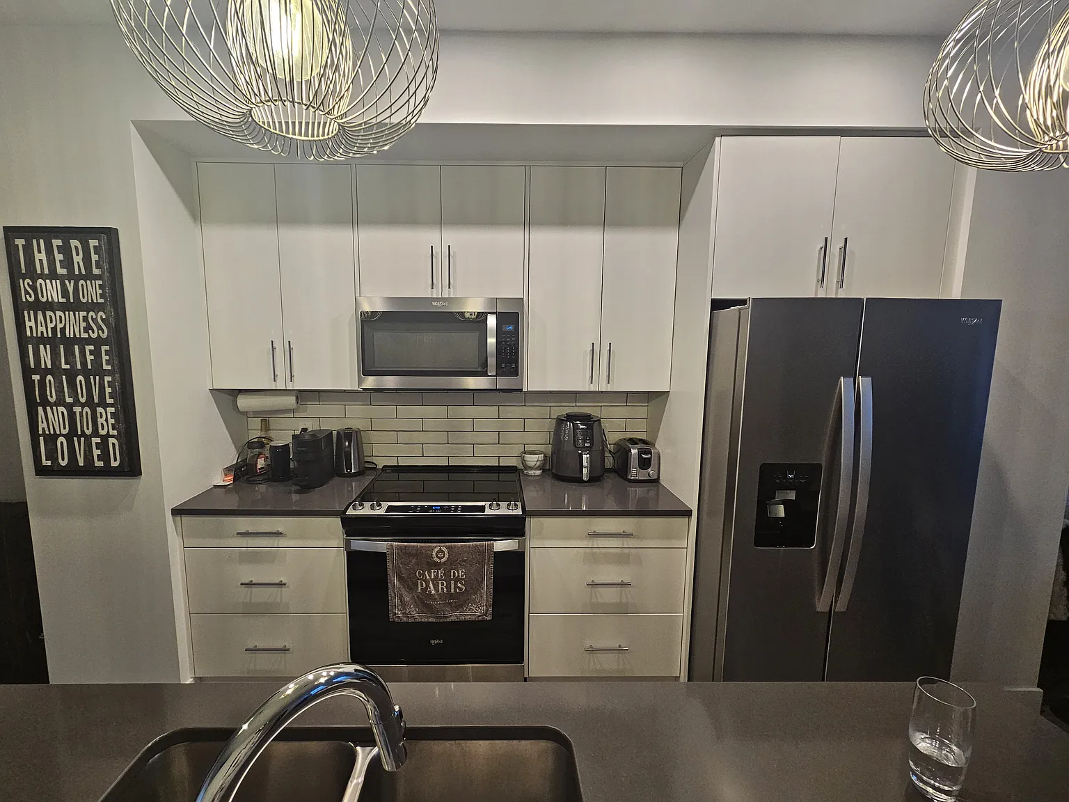 3 bed, 2.5 bath, 1385 sqft, $3,300 — Photo 4