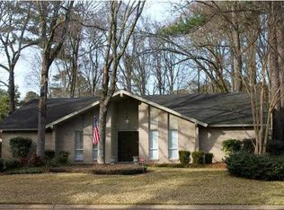 1130 Briarwood Dr, Jackson, MS 39211
