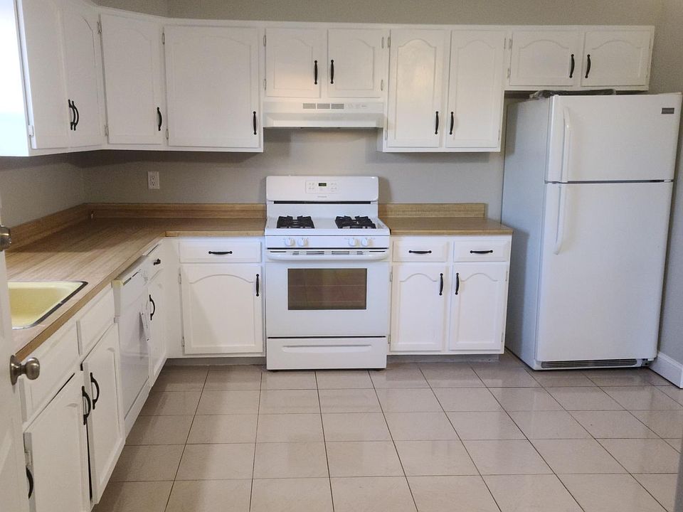 1st image of 252 Crystal St #2