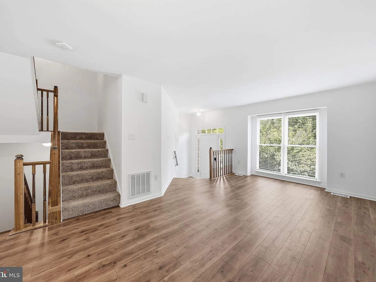 3 bed, 2.5 bath, 2048 sqft, $3,050 — Photo 4