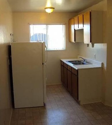 5th image of 456 N 8th St APT 1