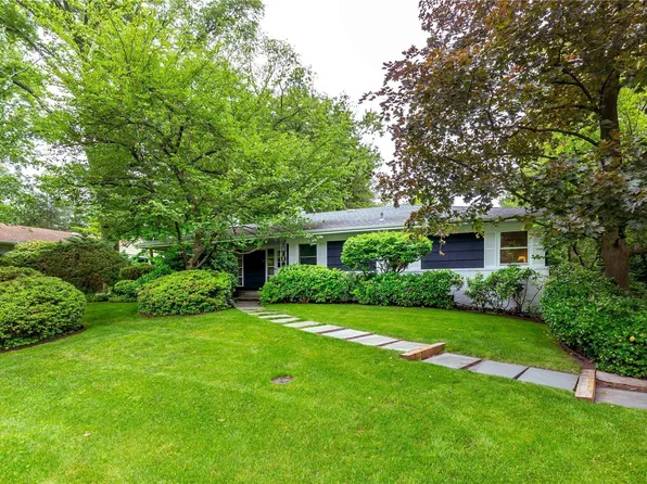 61 Old Field Lane, Great Neck, NY 11020