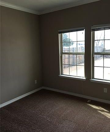 5th image of 321 Yvonne Dr