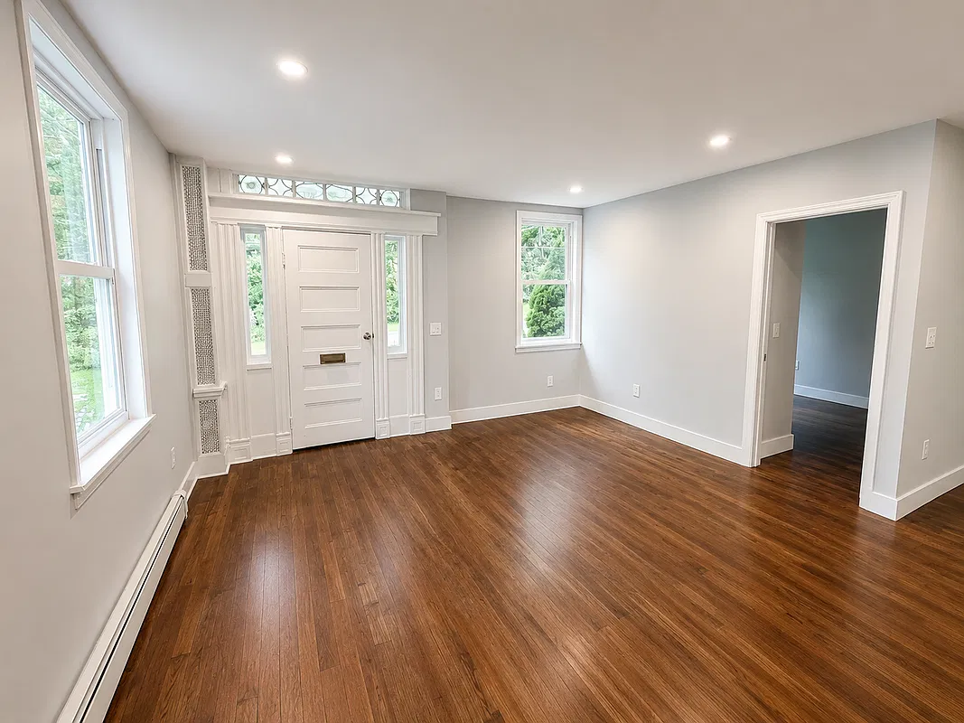 2 bed, 1.0 bath, 2806 sqft, $2,600 — Photo 3