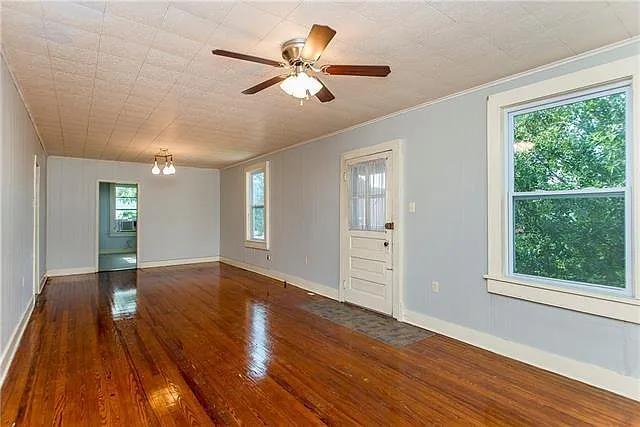 2 bed, 1.0 bath, 1100 sqft, $1,900 — Photo 2