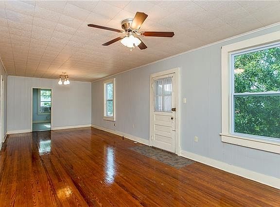 2nd image of 313 Pink St