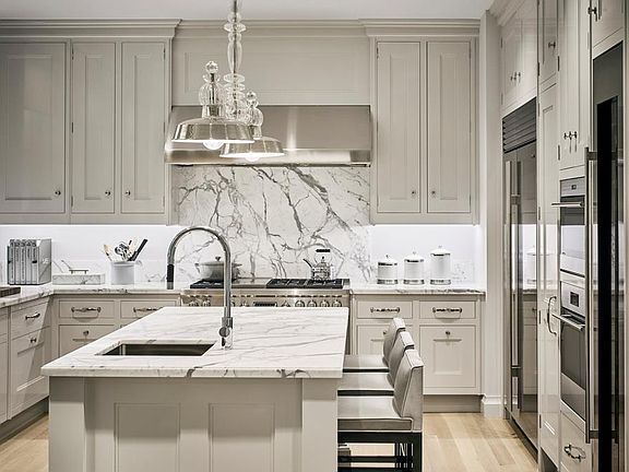 4th image of 301 E 81st St #15