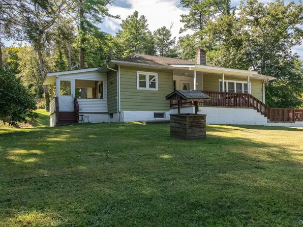 44 Pine Woods Road, Hyde Park, NY 12538