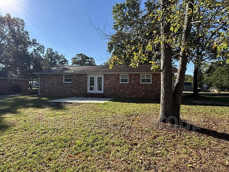 3 bed, 1.5 bath, 1148 sqft, $1,750 — Photo 2