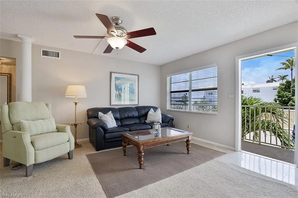2 bed, 2.0 bath, 1008 sqft, $4,500 — Photo 3