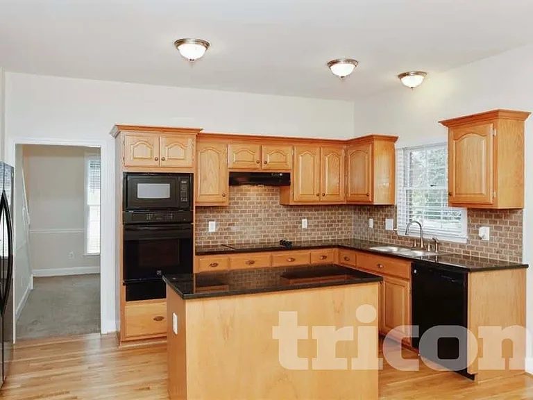 105 Saddlebridge Ln — Photo 4
