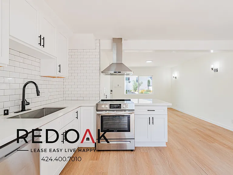 1540 W 145th St #14 — Photo 8