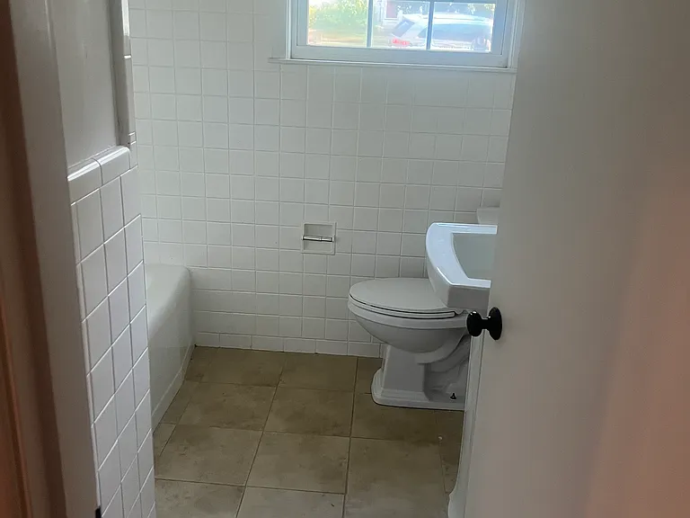 Belvidere Dr — Photo 15